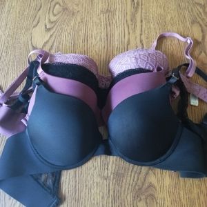 SOLD Lot of 4 bras
